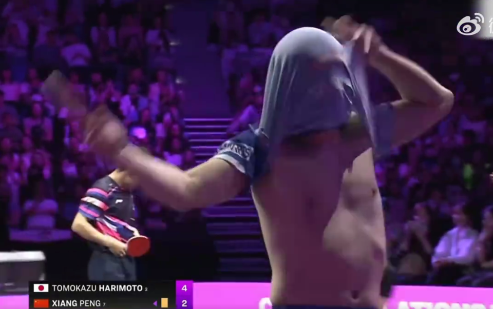 bt, 看下视频就, 着跟他握手 bt, 看下视频就, 着跟他握手