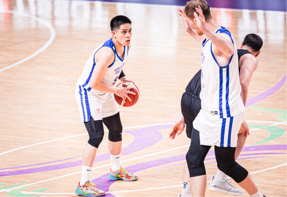 好消息, 队的背景板