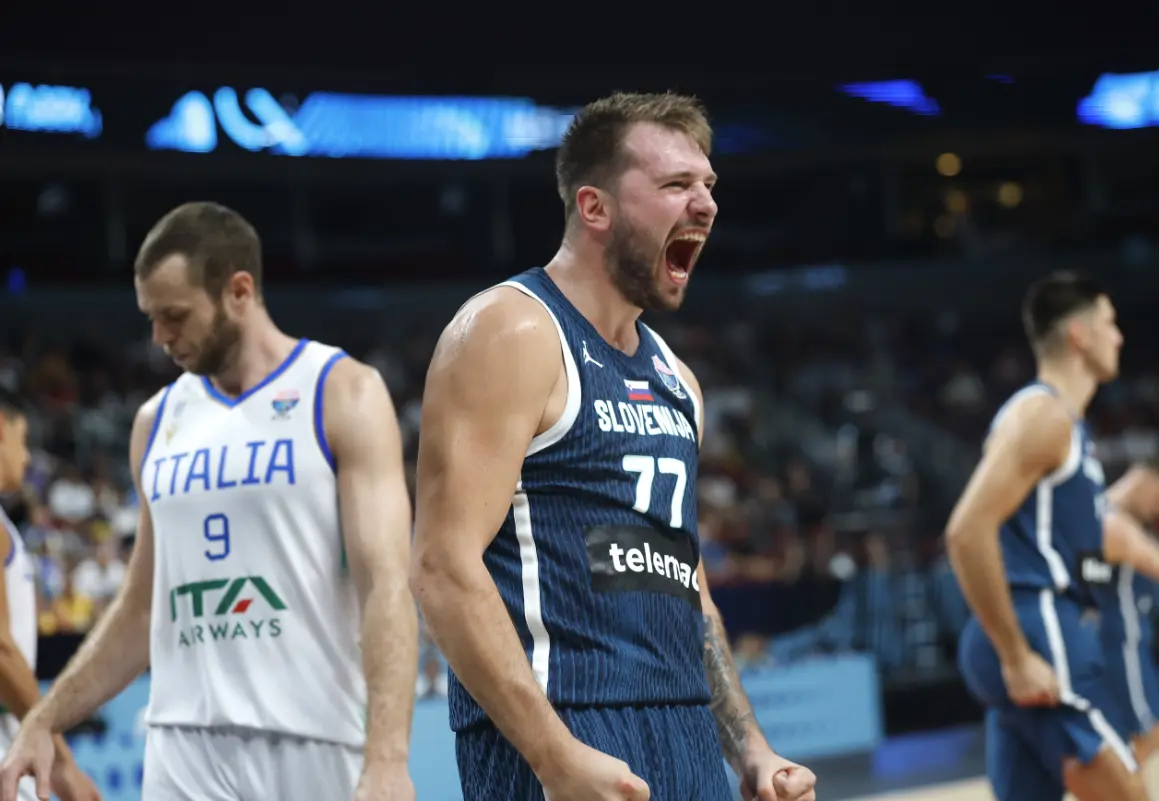 接受采访时, img 接受采访时, img